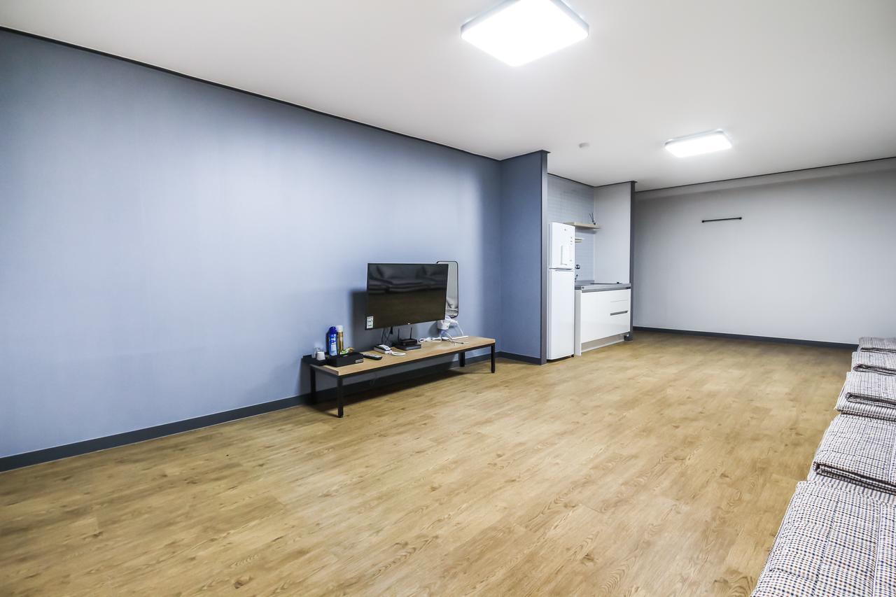 Deluxe Motel Кодже Экстерьер фото